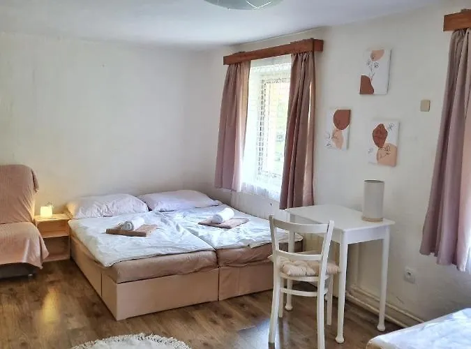 C. 3 Casa vacanze